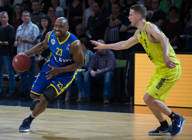 两队提前出 两队提前出